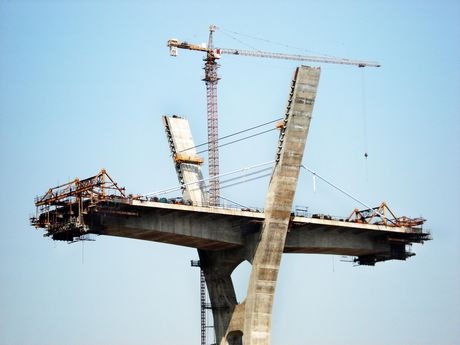 suspended platform used in Bridge construction 60 degree